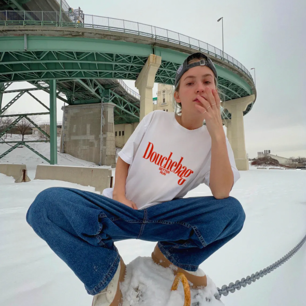 DOUCHEBAG / TSHIRT Claudia Bouvette